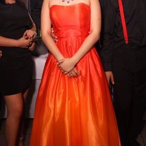 Betsy & Adam size 6 orange formal prom/sweet 16/bridal/dress/gown. msrp $150